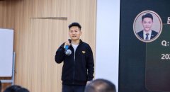 亚茹通过“房源帮手”为客户引见房源链家供图